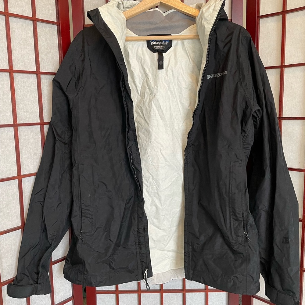 Patagonia women’s rain jacket size M